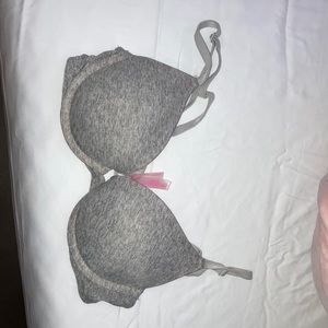 Victoria’s Secret Pink 32B Bra